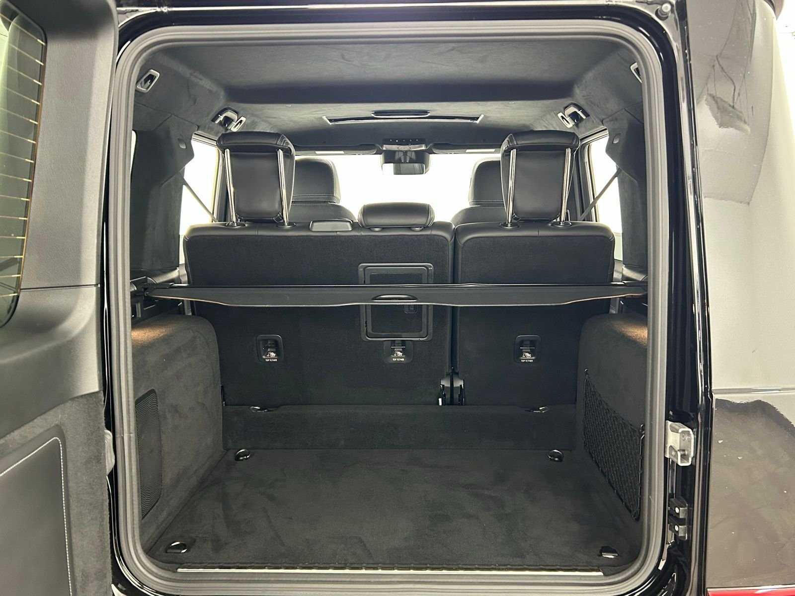 Used 2025 Obsidian Black Metallic Mercedes-Benz G 550 image 39