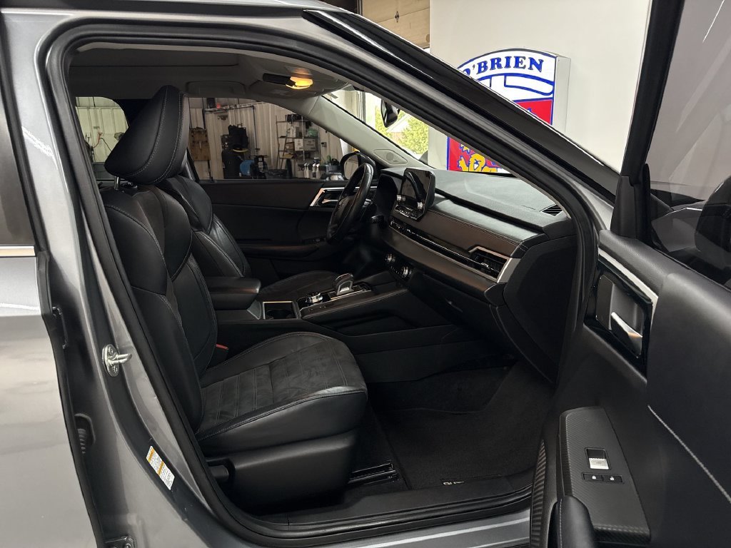 Used 2022 Gray Mitsubishi SE image 18