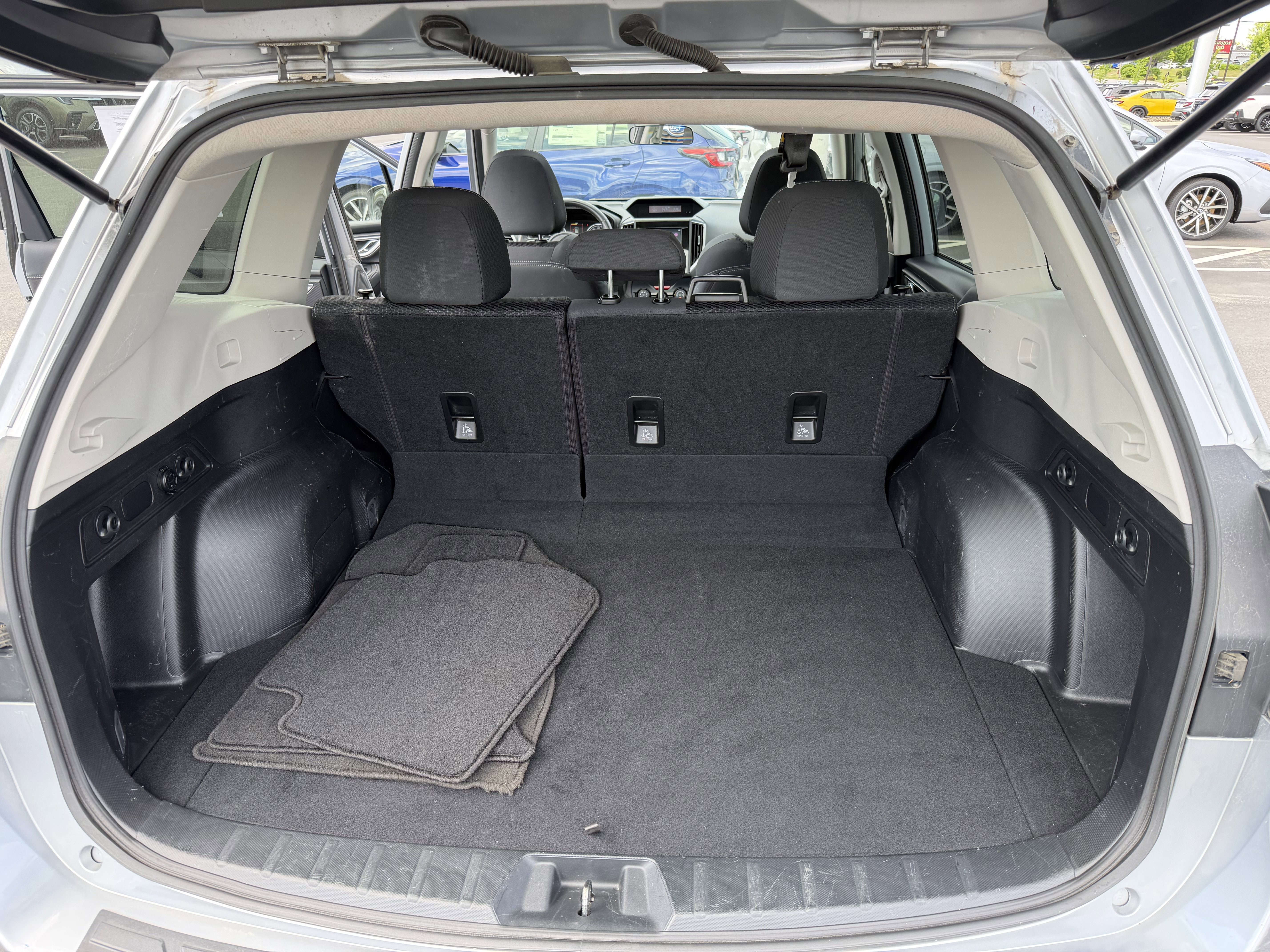 Used 2020 Ice Silver Metallic Subaru Premium image 18