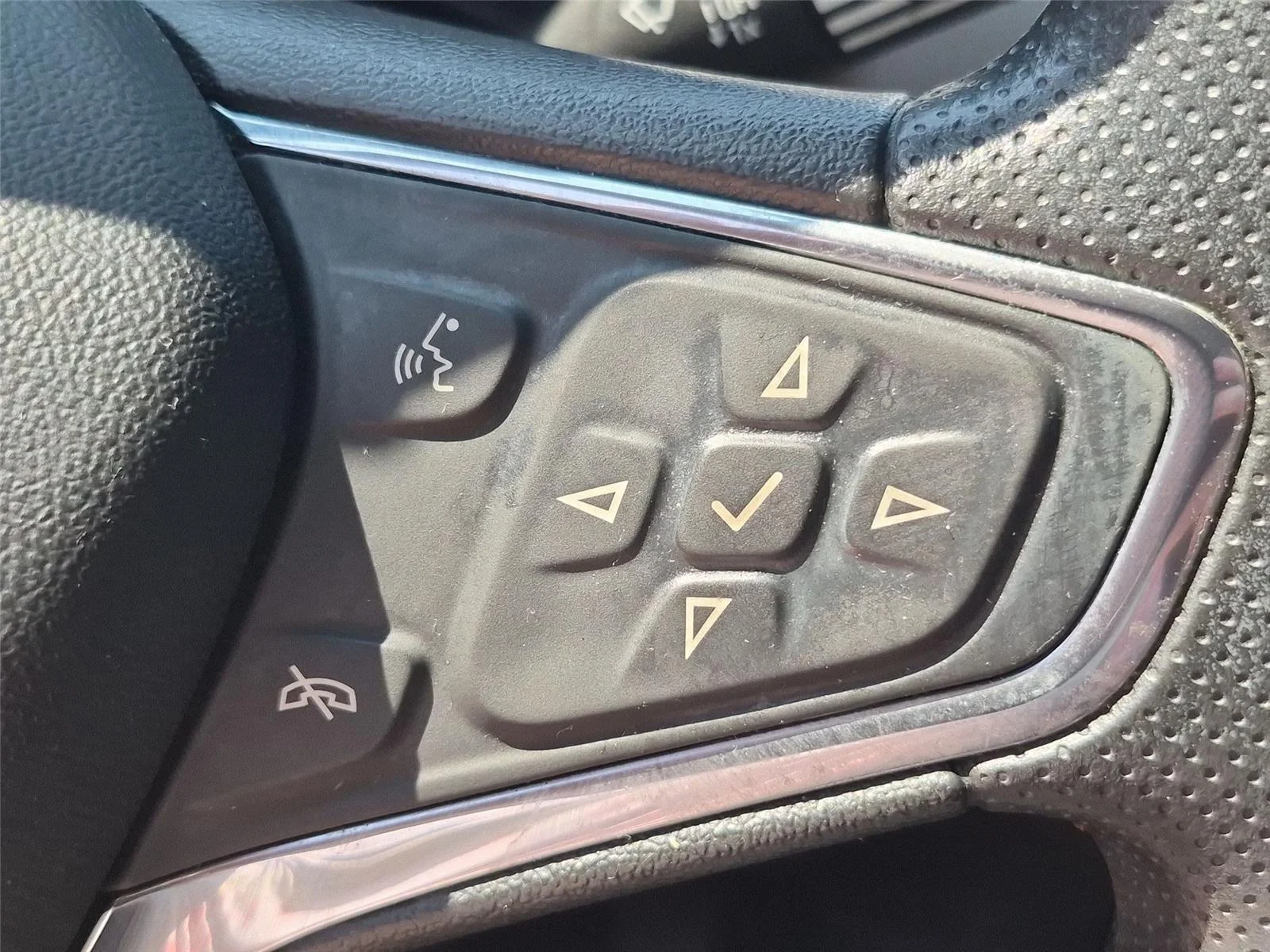 Used 2020 Mosaic Black Metallic Chevrolet LS image 21