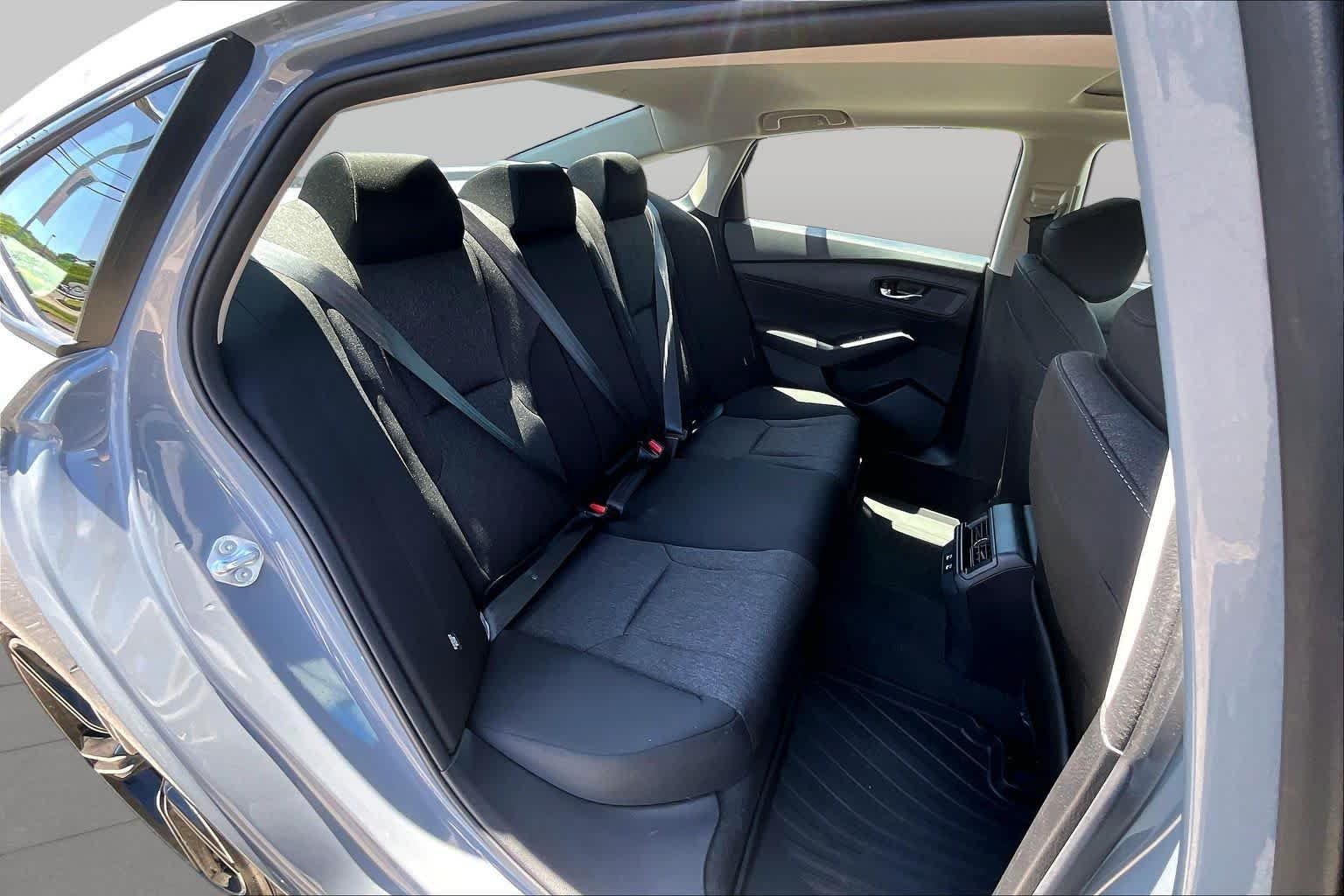 Certified Used 2026 Urban Gray Pearl Honda SE image 19