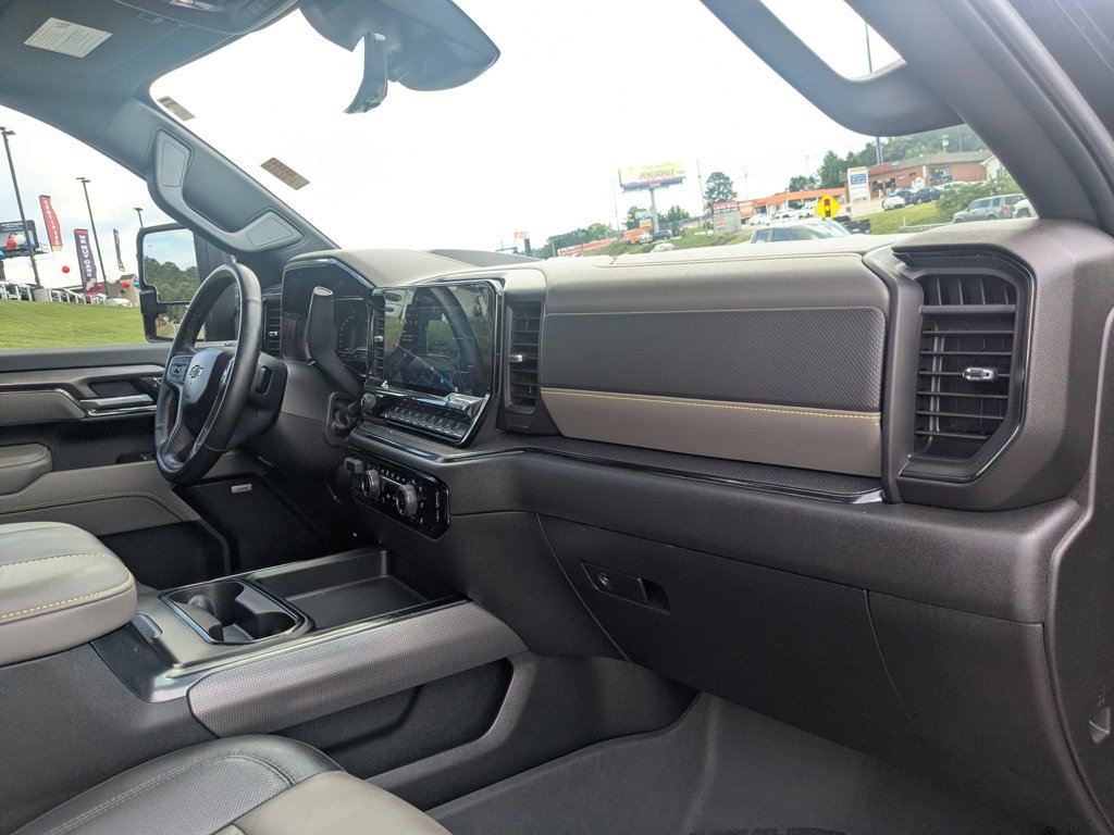 Used 2025 Black Chevrolet ZR2 image 27