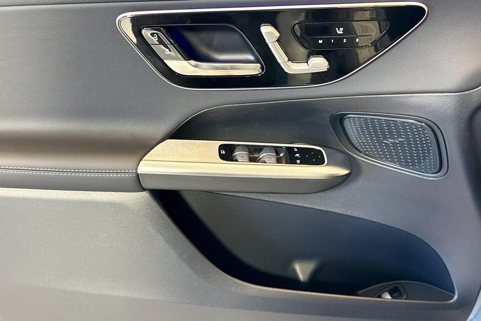 New 2026 Manufaktur Alpine Grey Mercedes-Benz GLC 300 image 16