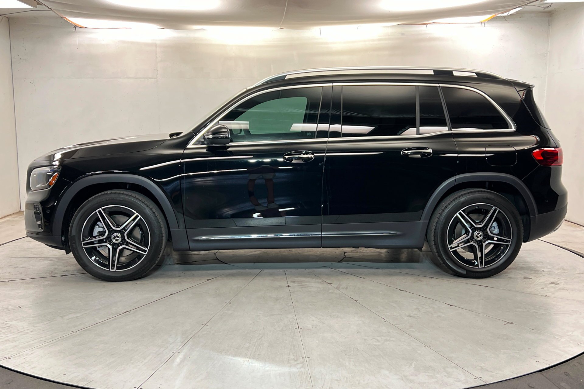 New 2026 Night Black Mercedes-Benz GLB 250 image 28