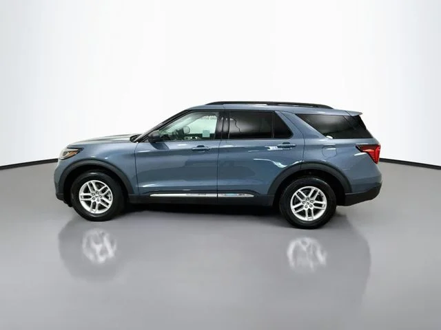 Used 2025 Vapor Blue Ford Active image 4