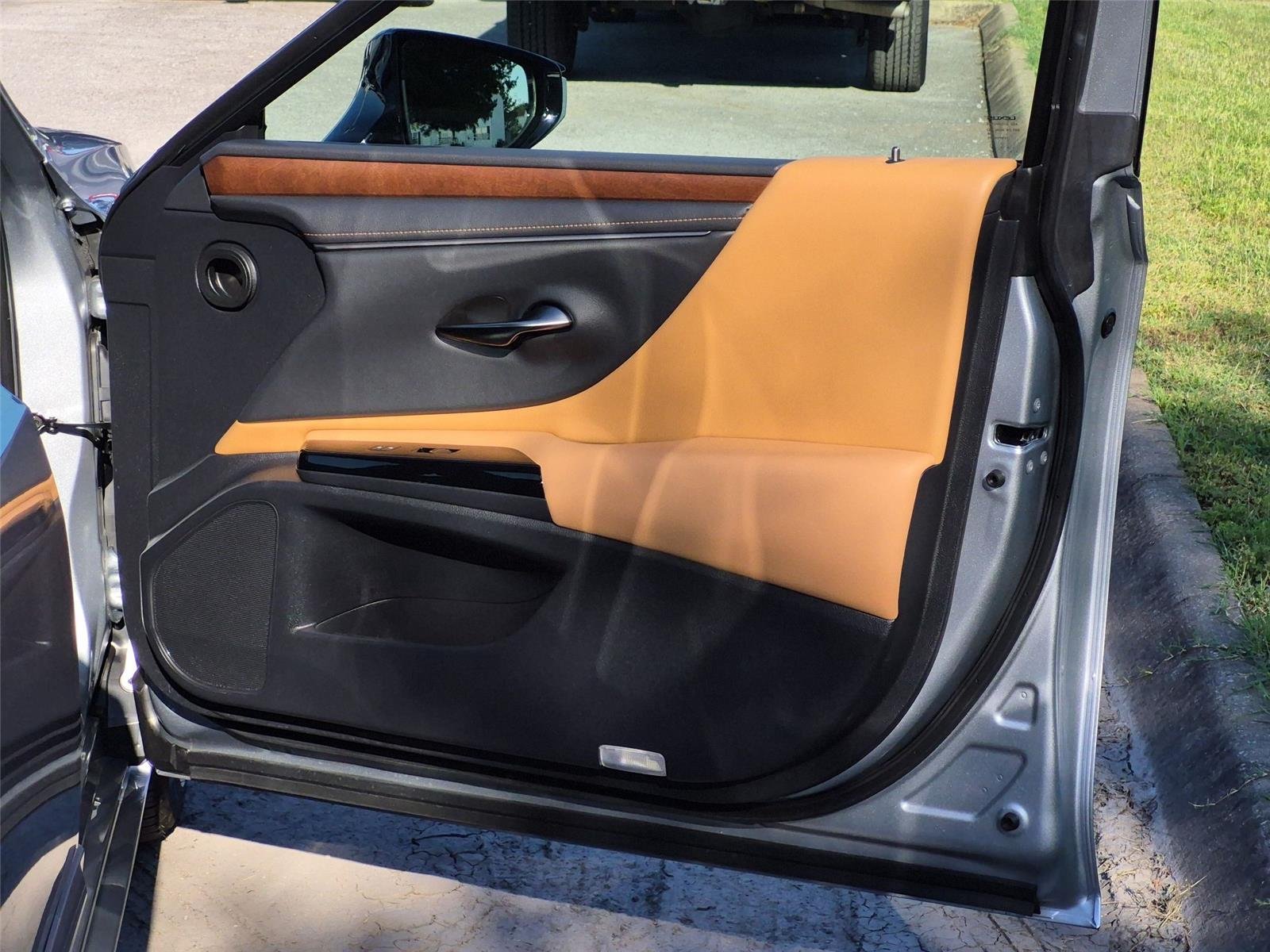 Used 2025 Iridium Lexus ES 350 image 36