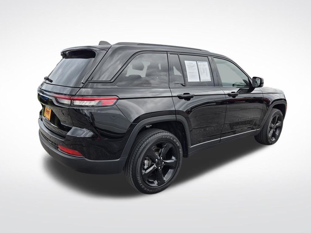 Used 2023 Black Jeep Altitude X image 3