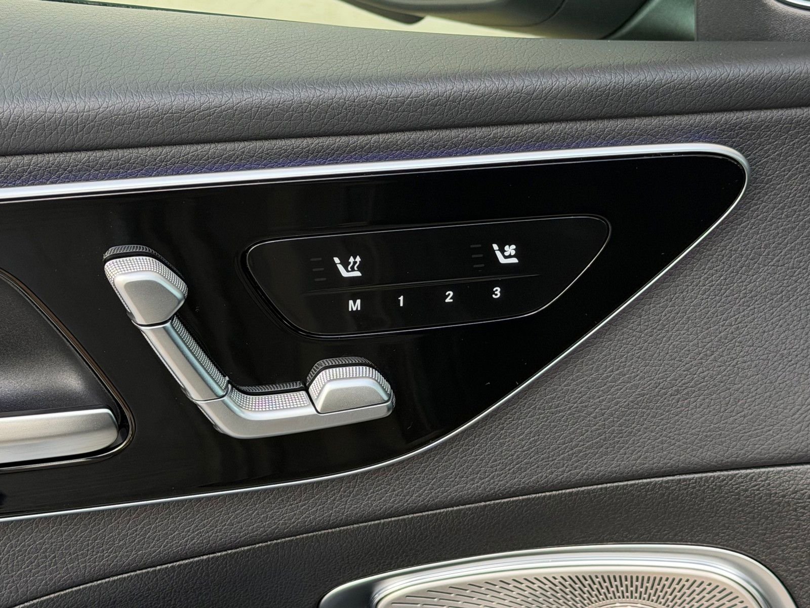 New 2026 MANUFAKTUR Alpine Grey Mercedes-Benz C 300 image 13
