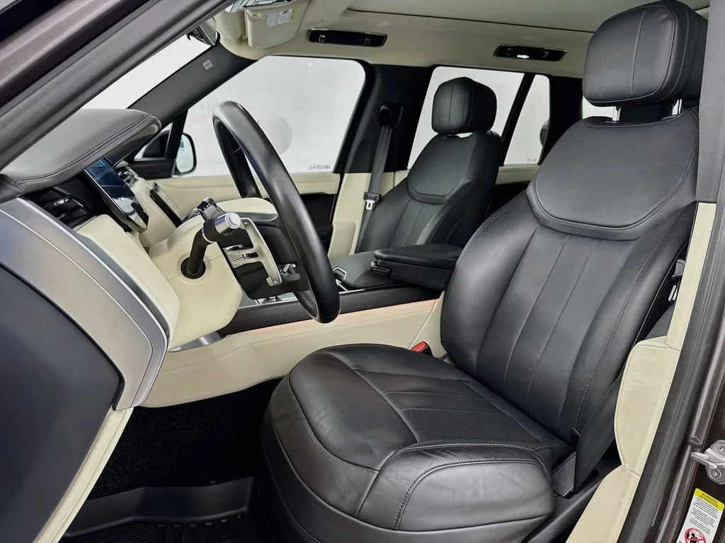 Used 2022 Gray Land Rover SE image 21