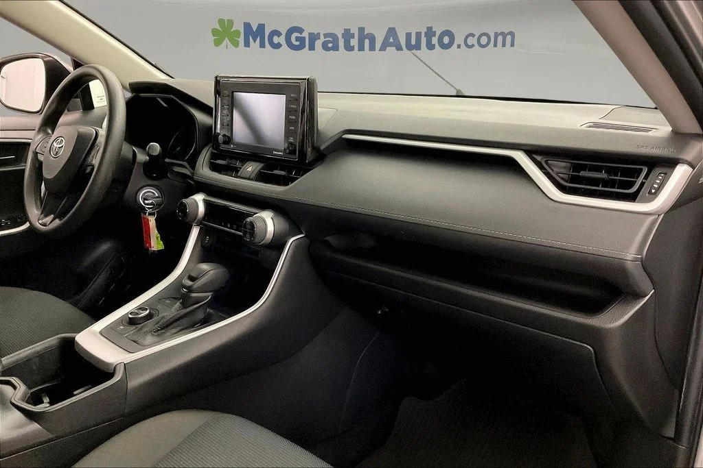 Used 2022 Silver Toyota LE image 21