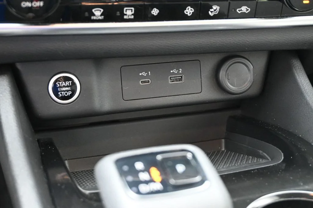 Used 2023 White Nissan SV image 27