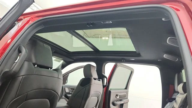 New 2026 Molten Red Pearl-Coat Exterior Paint RAM Laramie image 18