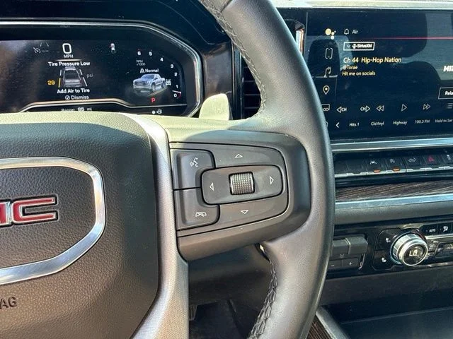 Used 2024 White GMC Elevation image 22