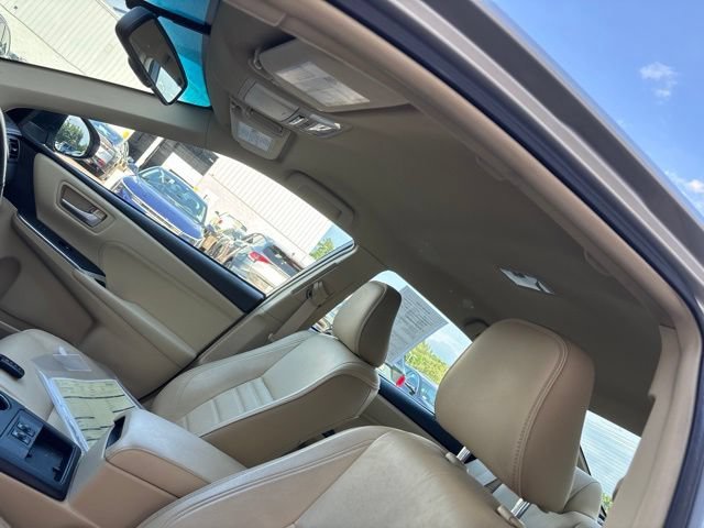 Used 2016 Creme Brulee Toyota LE image 16