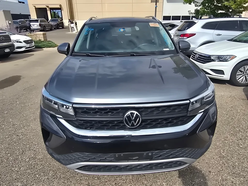 Used 2022 Platinum Gray Metallic Volkswagen SE image 9