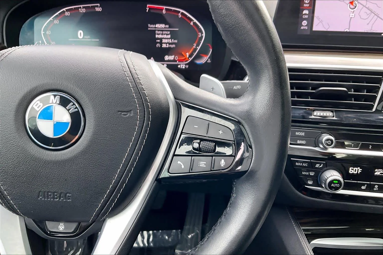Used 2020 Black Sapphire Metallic BMW 530i xDrive image 24
