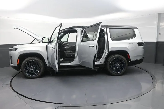 New 2026 Silver-Zynith Exterior Paint Jeep 85th Anniversary Edition image 34