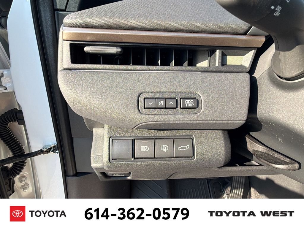 New 2026 Wind Chill Pearl Toyota XLE image 20