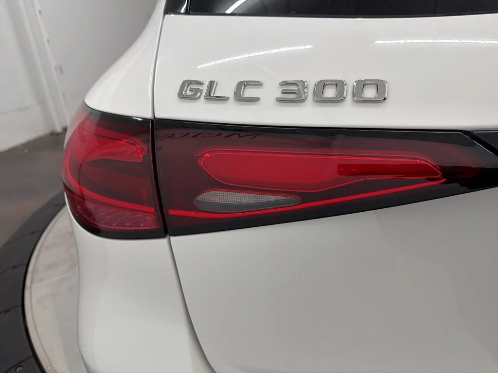 Used 2026 White Mercedes-Benz GLC 300 image 11
