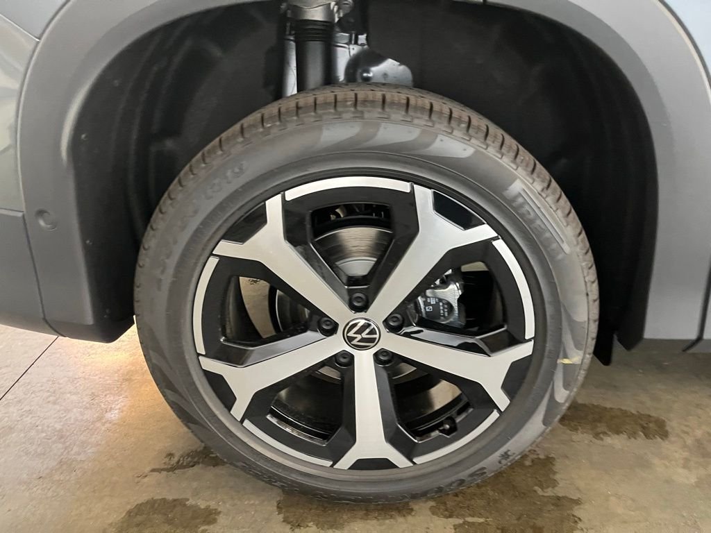 New 2026 Gray Volkswagen 2.0T SE image 27
