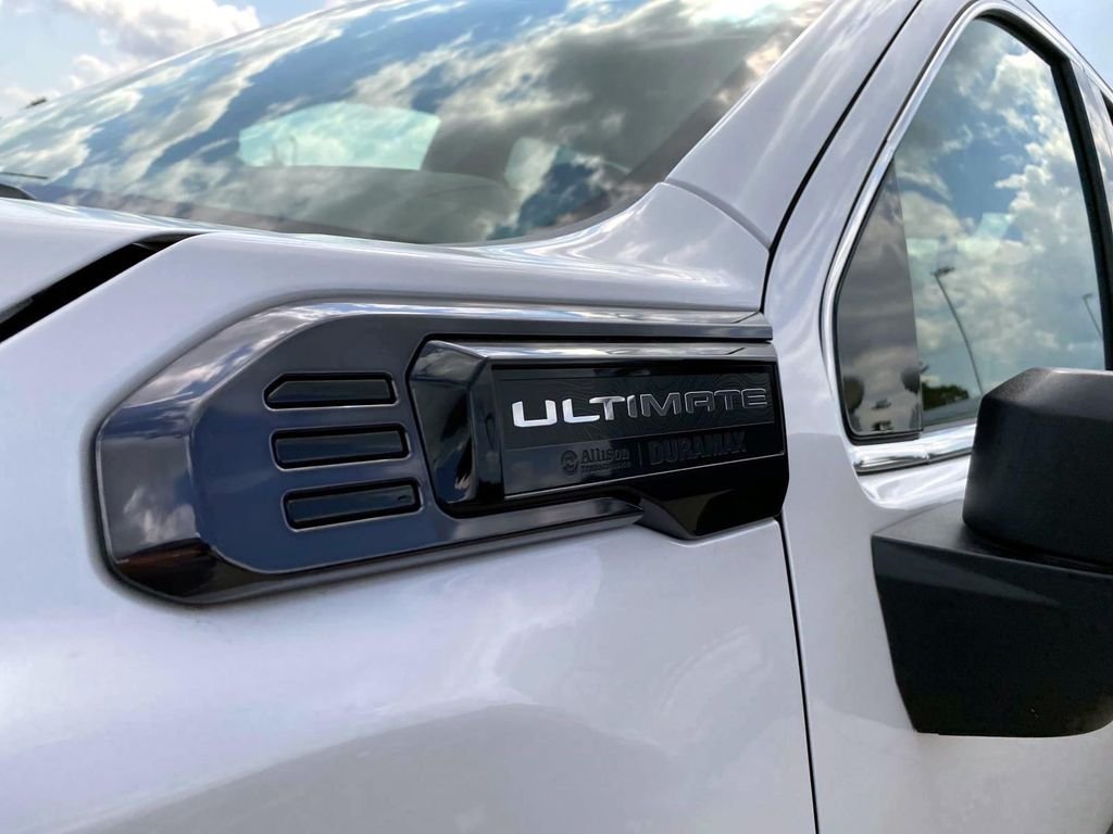 Used 2025 White GMC Denali Ultimate image 13