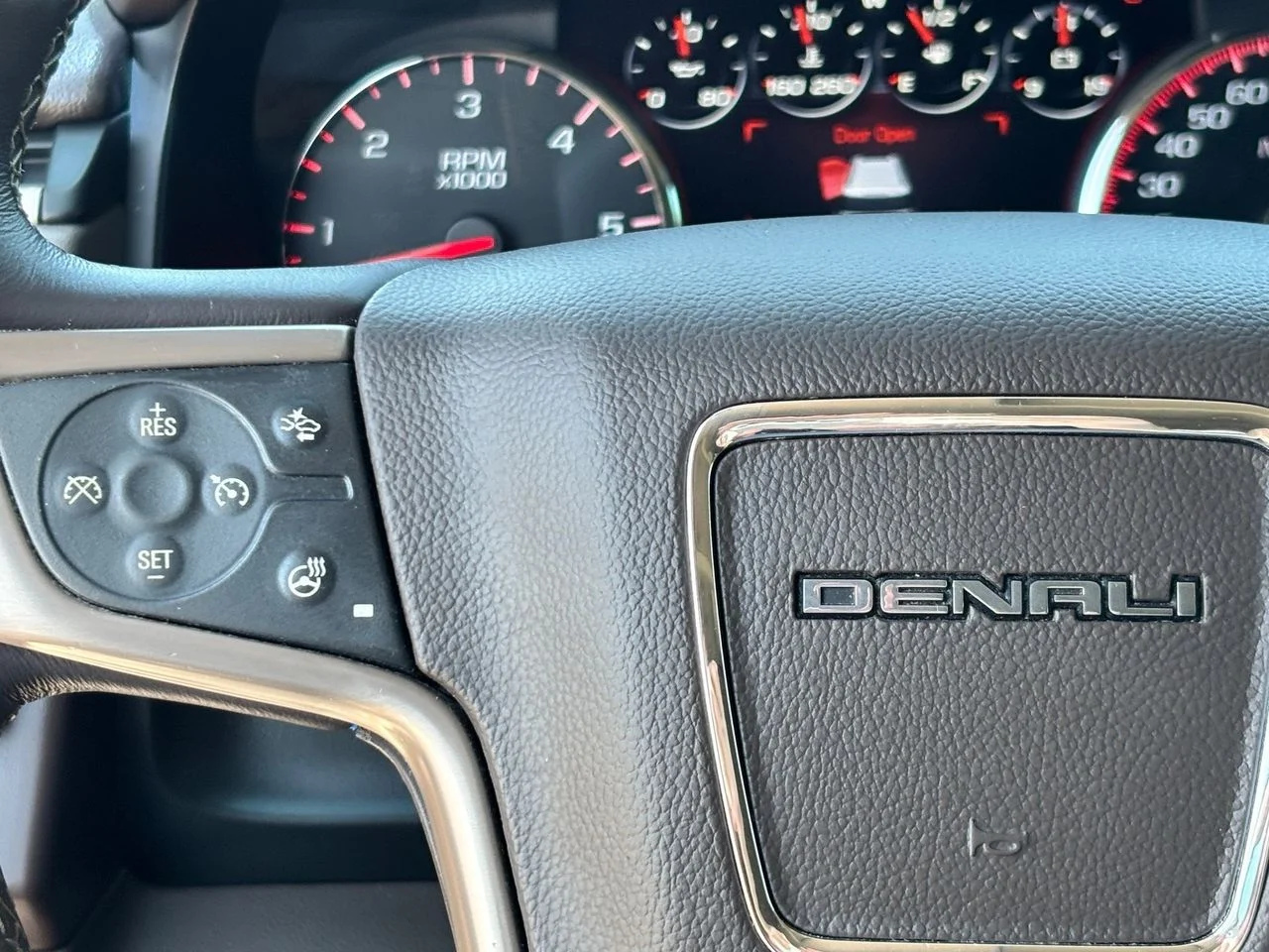 Used 2015 White Diamond Clearcoat GMC Denali image 19