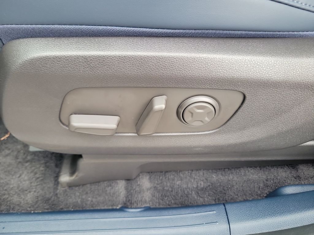 New 2026 White Kia EX image 24