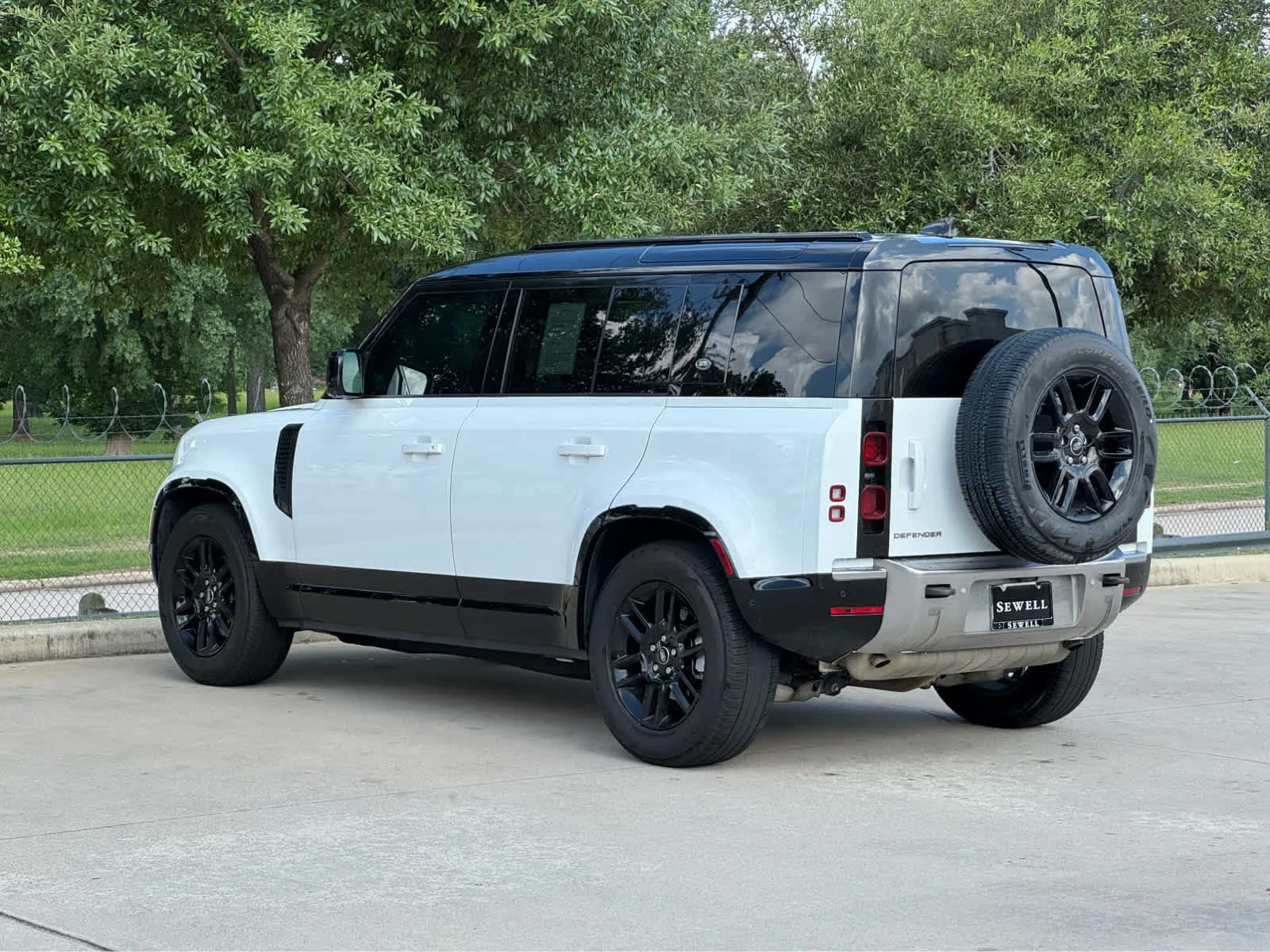 Used 2023 WHT Land Rover S image 6