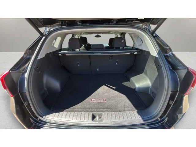 Used 2018 Black Hyundai Value image 32