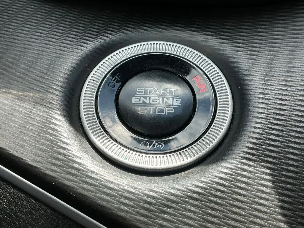 Used 2024 Red Jeep Altitude image 41