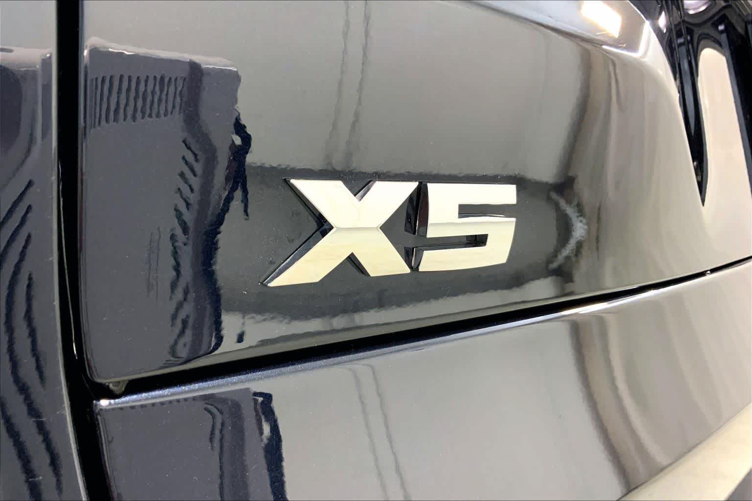 Certified Used 2026 Carbon Black Metallic BMW M60i image 29