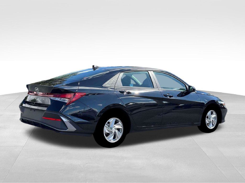 Used 2026 Black Hyundai SE image 9