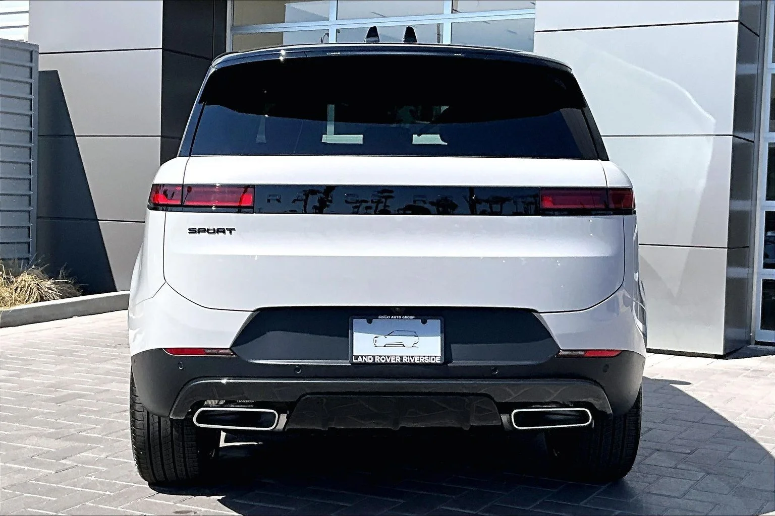New 2026 Borasco Grey Land Rover SE image 4