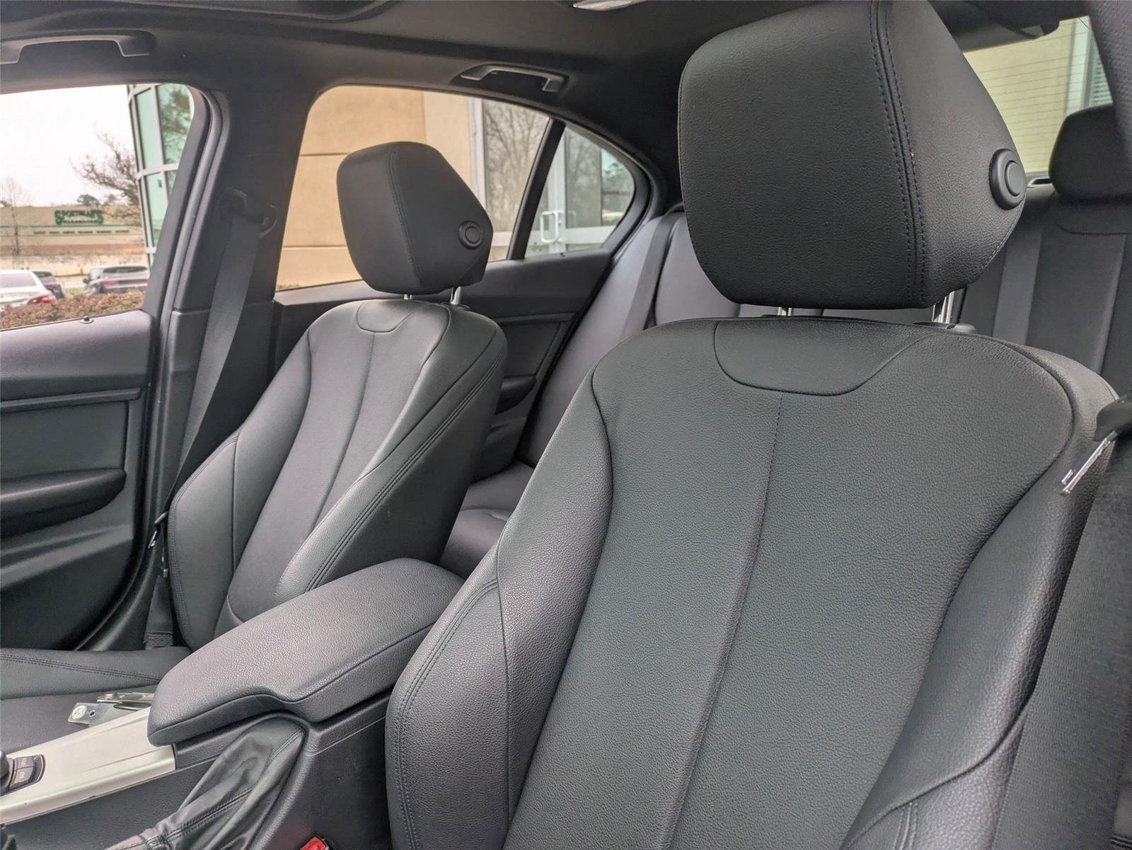 Used 2014 Glacier Silver Metallic BMW 320i image 9