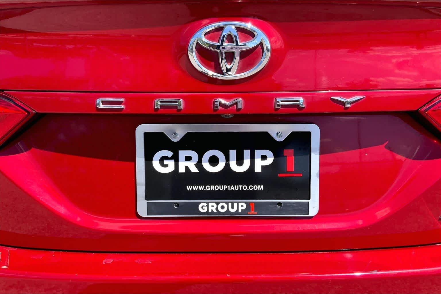 Used 2019 Supersonic Red Toyota SE image 10