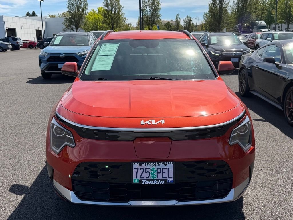 Used 2023 Fire Orange Kia Wind image 3