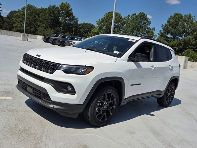 New 2026 Bright White Clear-Coat Exterior Paint Jeep Latitude image 3