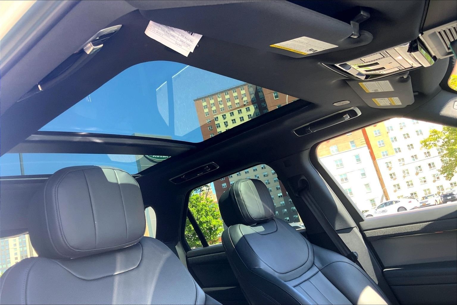 Certified Used 2025 Fuji White Land Rover SE image 14