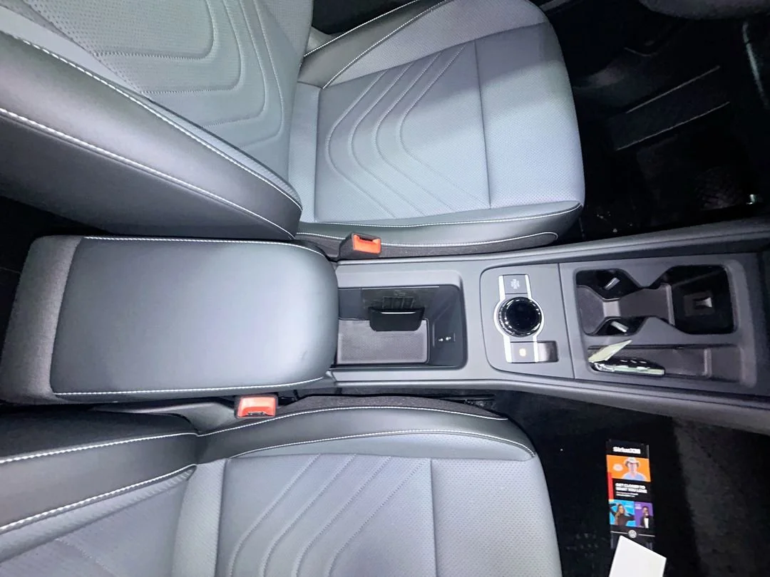 New 2026 Platinum Gray Metallic Volkswagen SE image 22