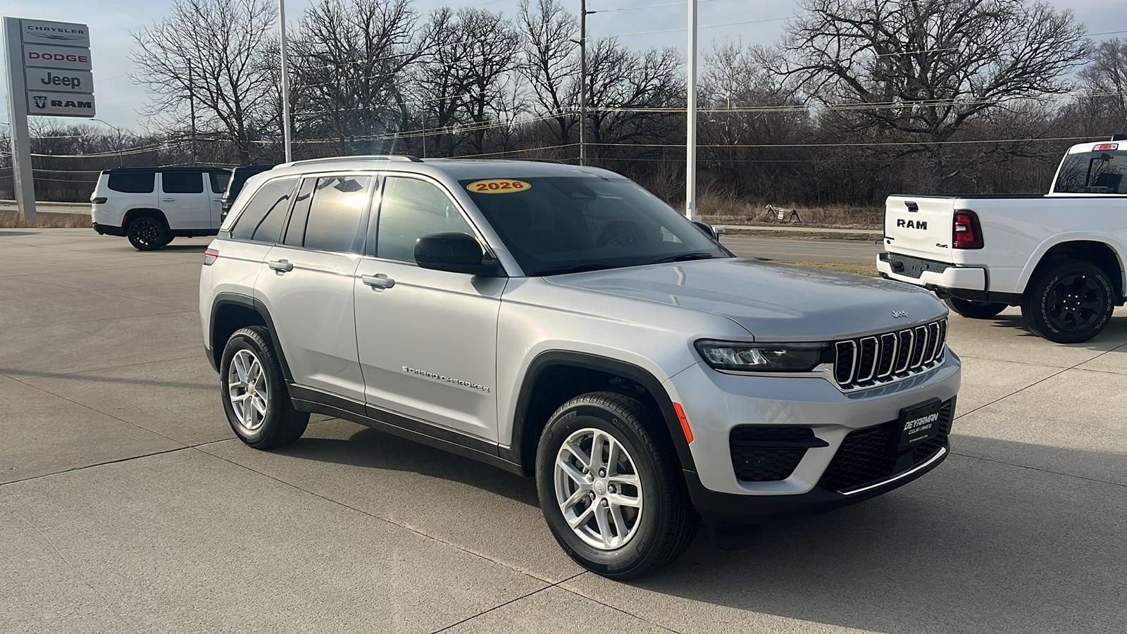 New 2026 Silver Zynith Exterior Paint Jeep Laredo X image 2