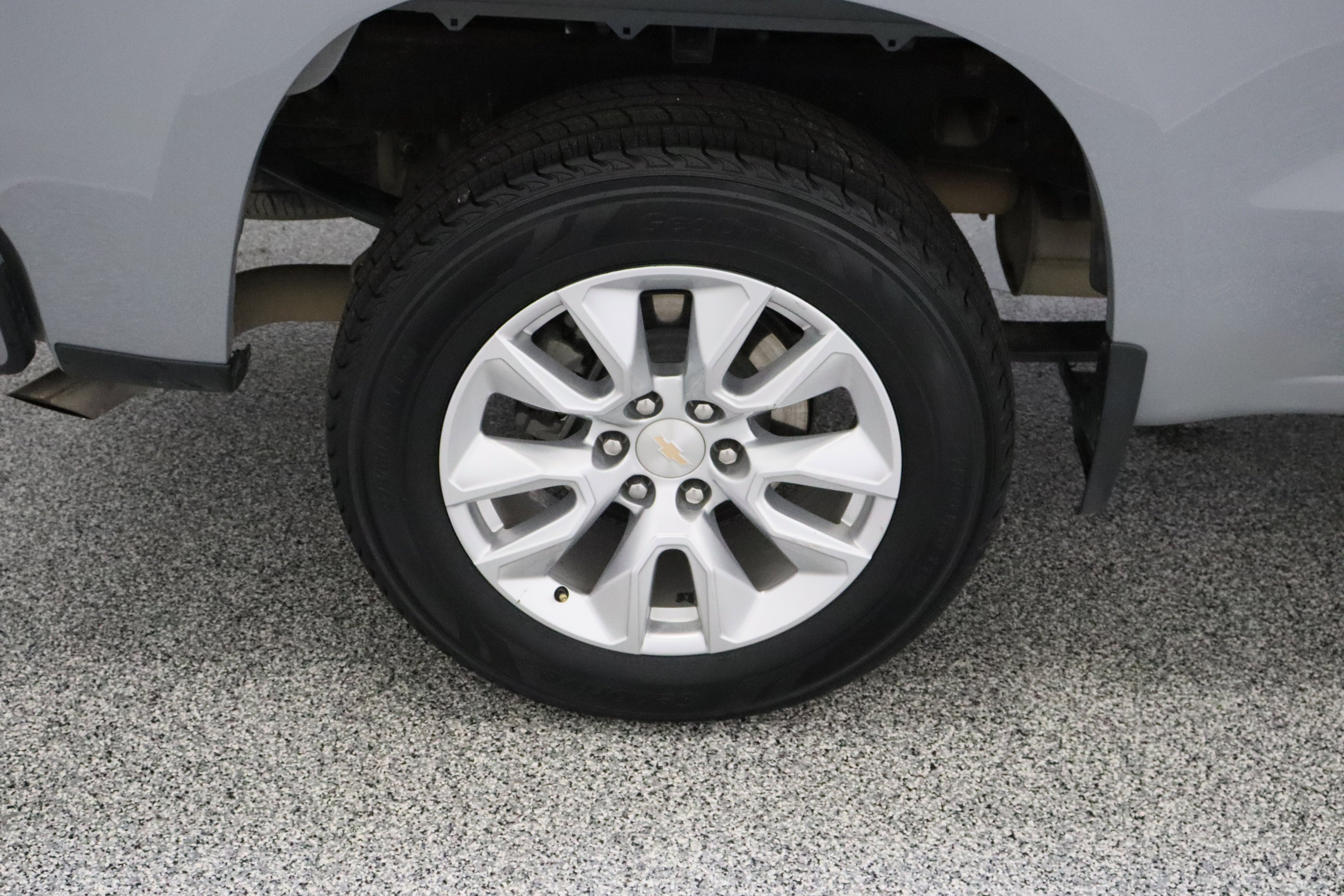 Used 2024 Slate Gray Metallic Chevrolet Custom 2.7T image 6
