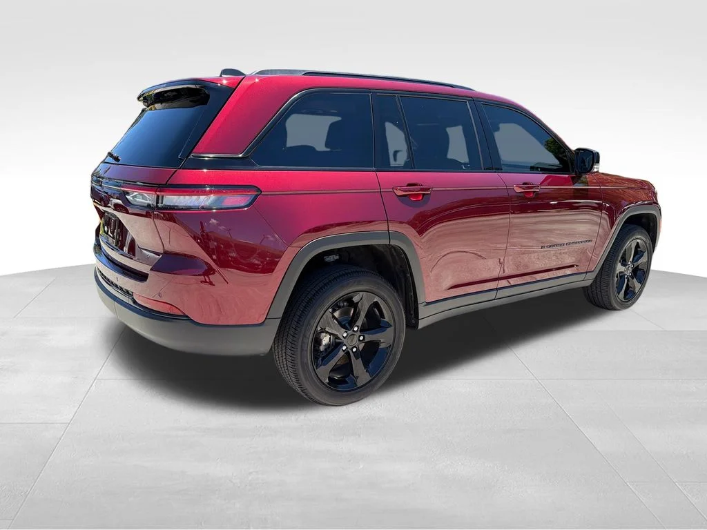 Used 2025 Red Jeep Altitude X image 8