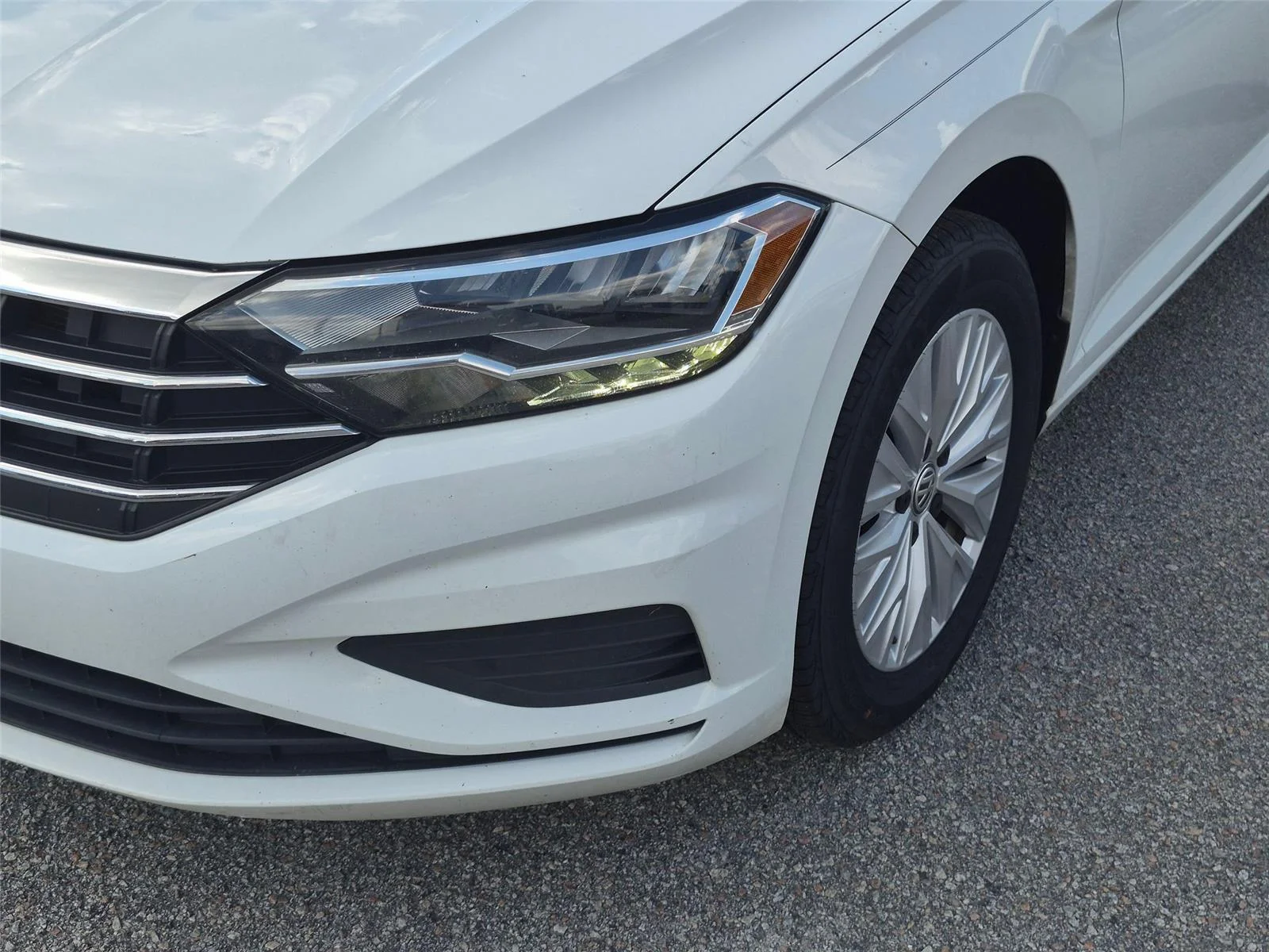 Used 2019 Pure White Volkswagen S image 10