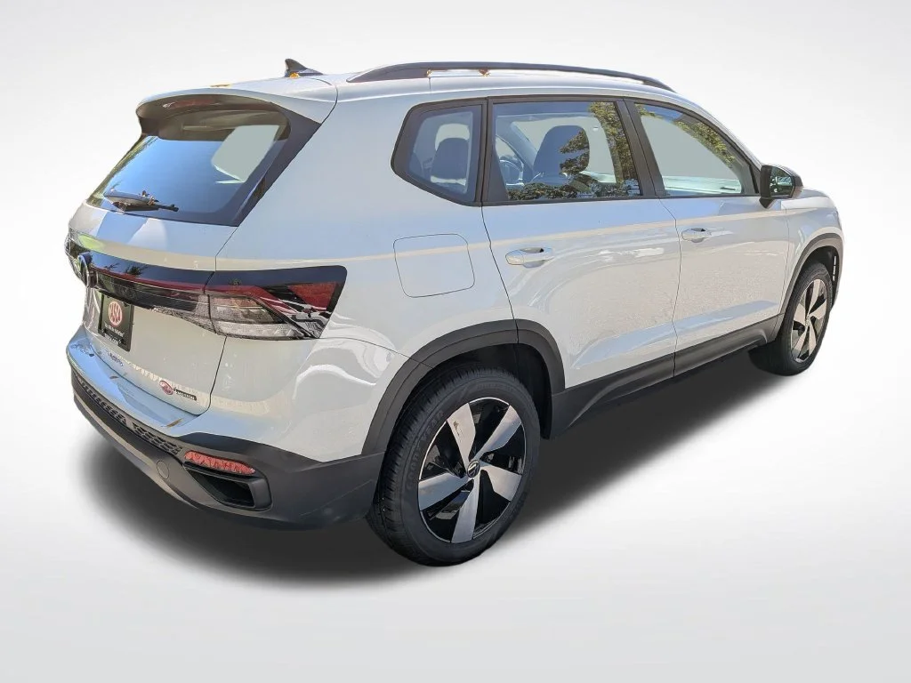 Used 2025 White Volkswagen 1.5T S image 3