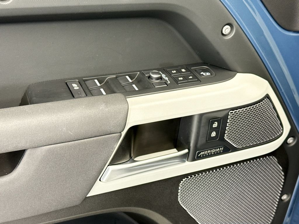 Used 2022 Tasman Blue Metallic Land Rover SE image 22