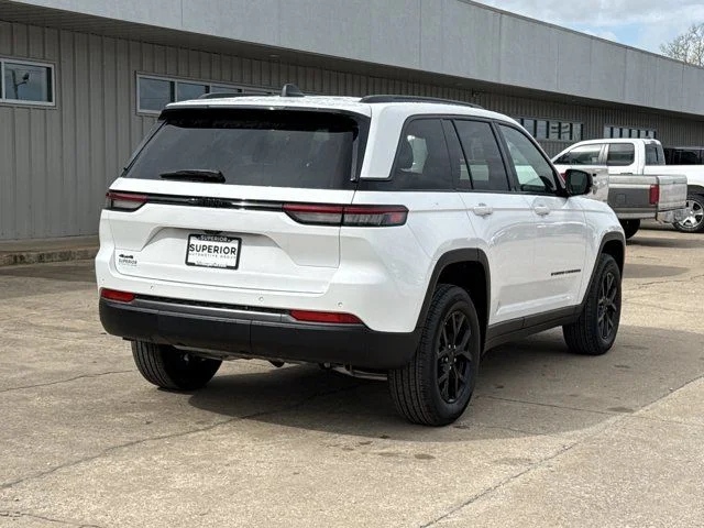 New 2026 Bright White Clear-Coat Exterior Paint Jeep Altitude image 3