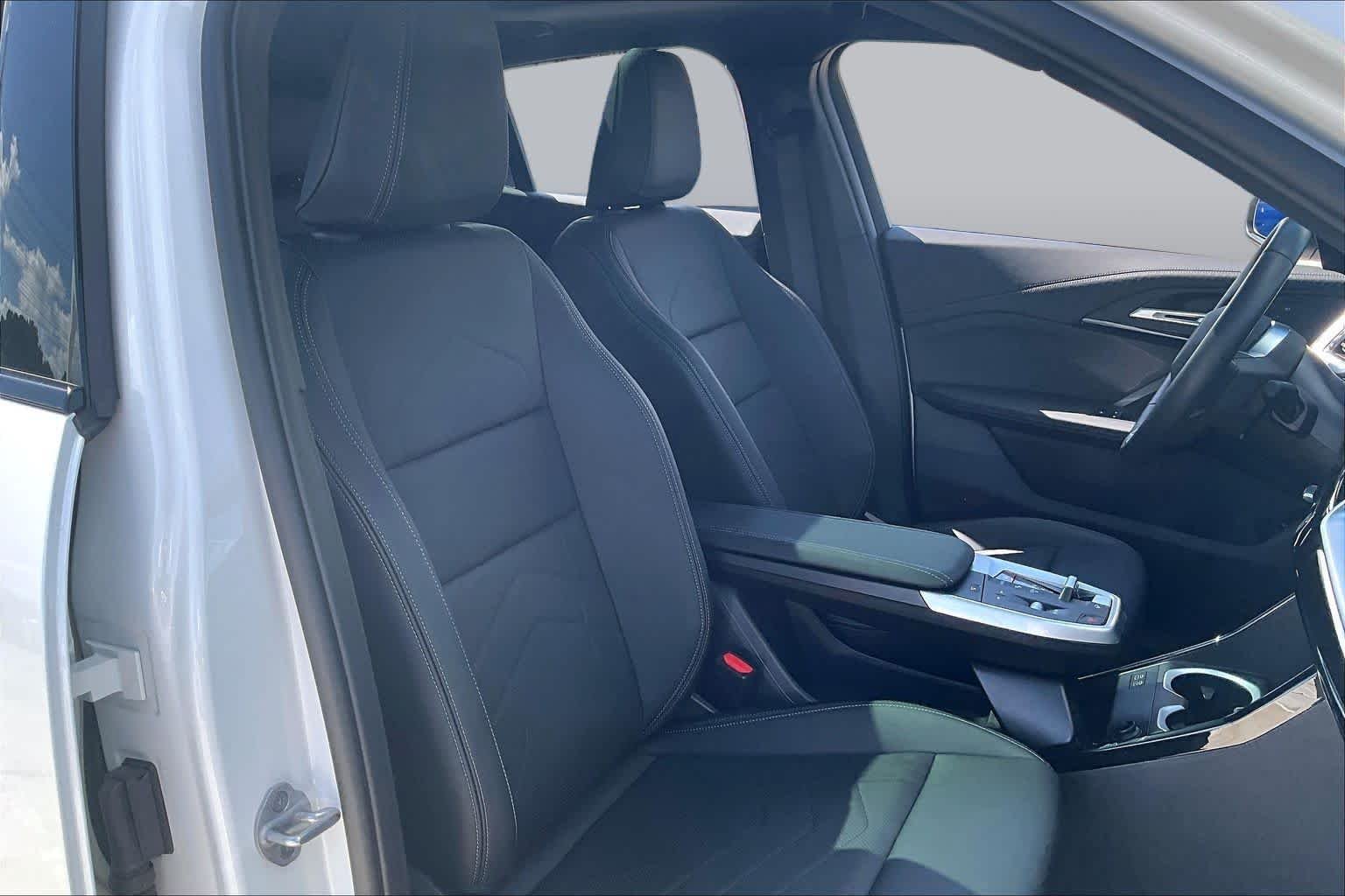 Used 2026 Mineral White Metallic BMW xDrive28i image 8