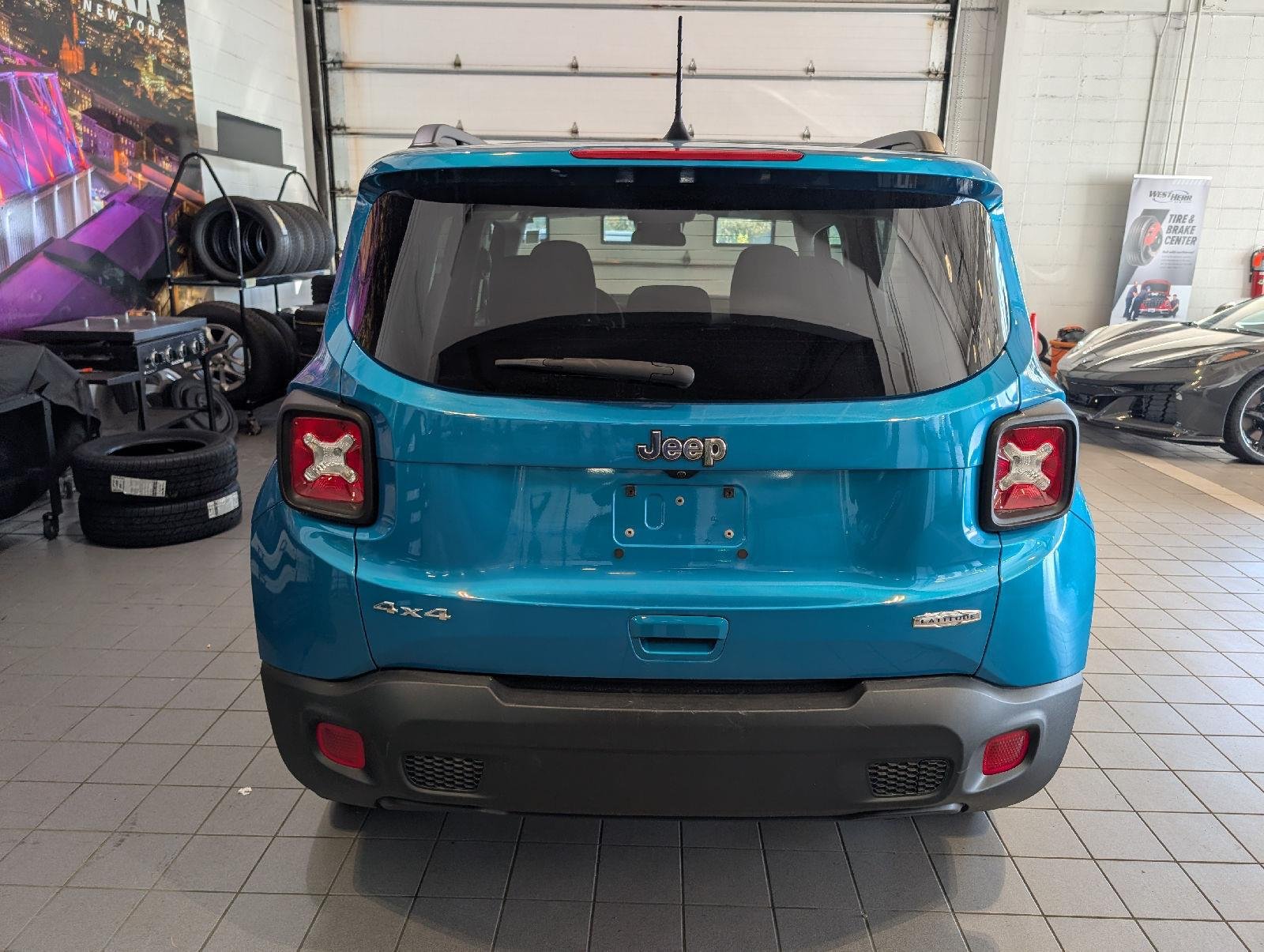 Used 2021 Bikini Metallic Clearcoat Jeep Latitude image 7