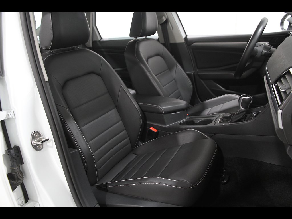 Used 2024 Opal White Pearl Volkswagen SE image 15
