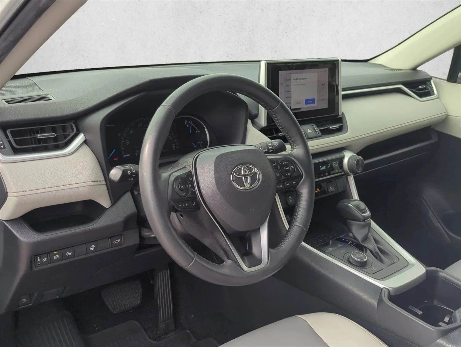 Used 2023 White Toyota Hybrid XLE Premium image 9